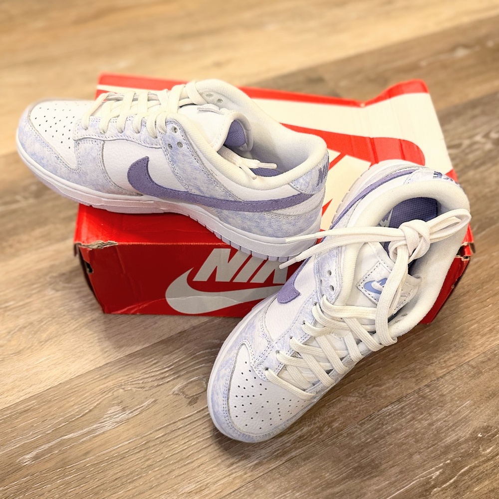 Nike Women's Sneakers in White and Purple